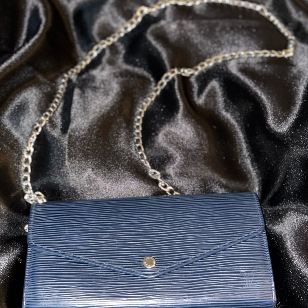 Louis Vuitton Blue Epi Sarah Wallet with Silver Chain Strap included